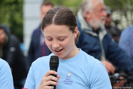 Čebela velikanka potuje po Kamniku (49)